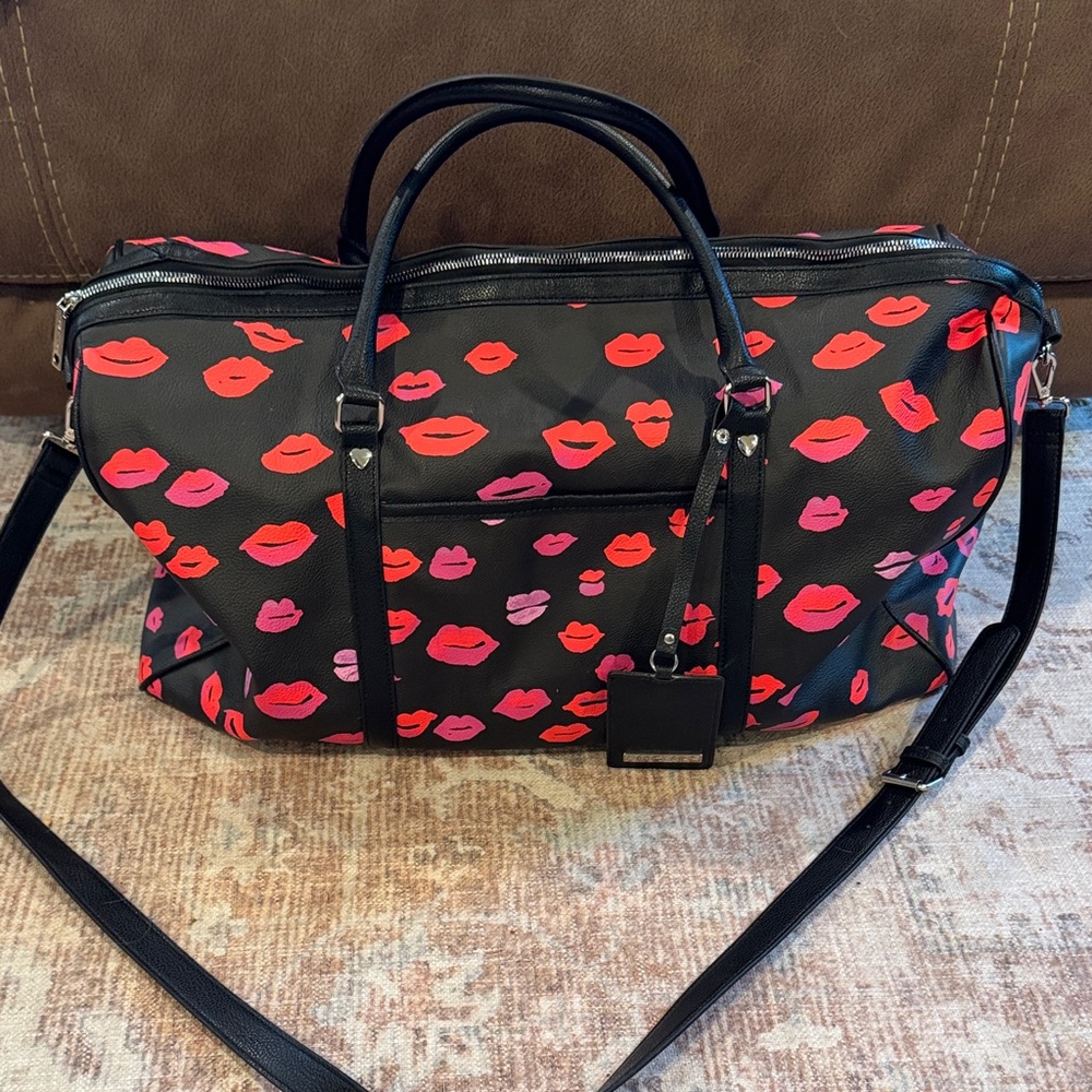 Betsey Johnson Large Weekender Duffle Bag Black Red Kiss Lips Travel NWT
